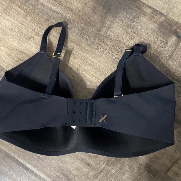 Knix Wing Women contour bra  never worn - Picture 2 of 3
